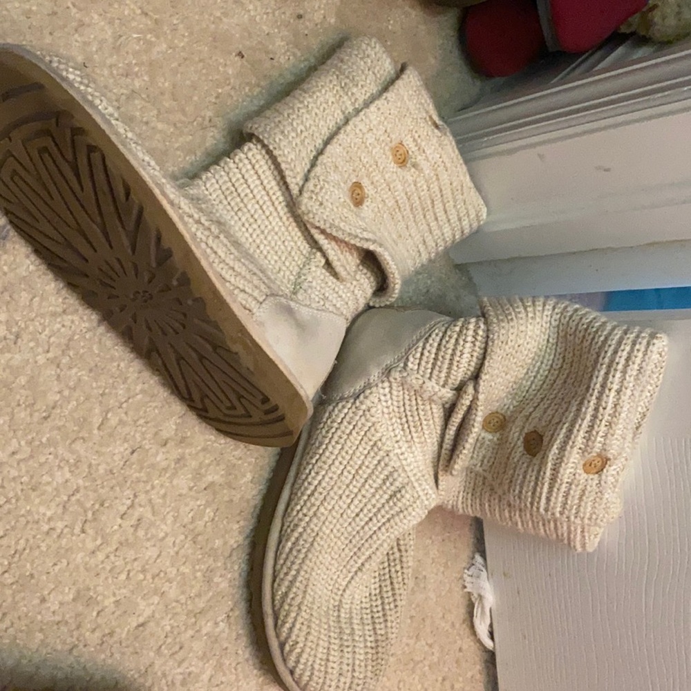 Cream sweater uggs